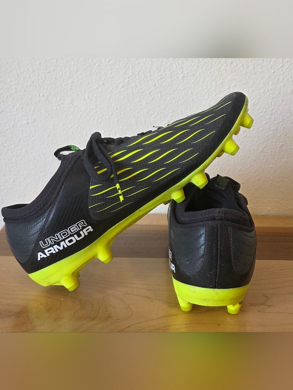 Under Armour Men’s Black & Neon Yellow Soccer Cleats